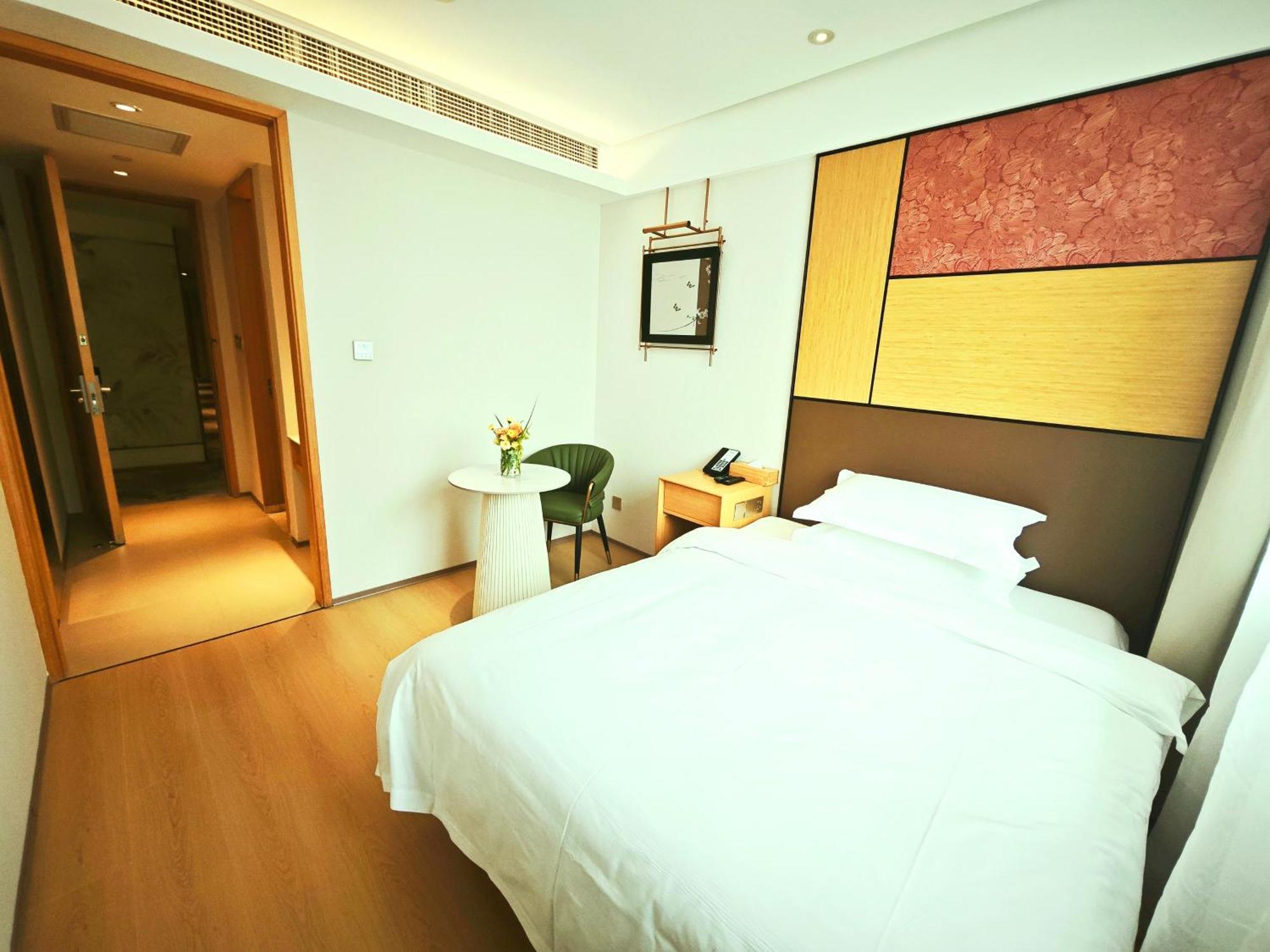 Floral Hotel *