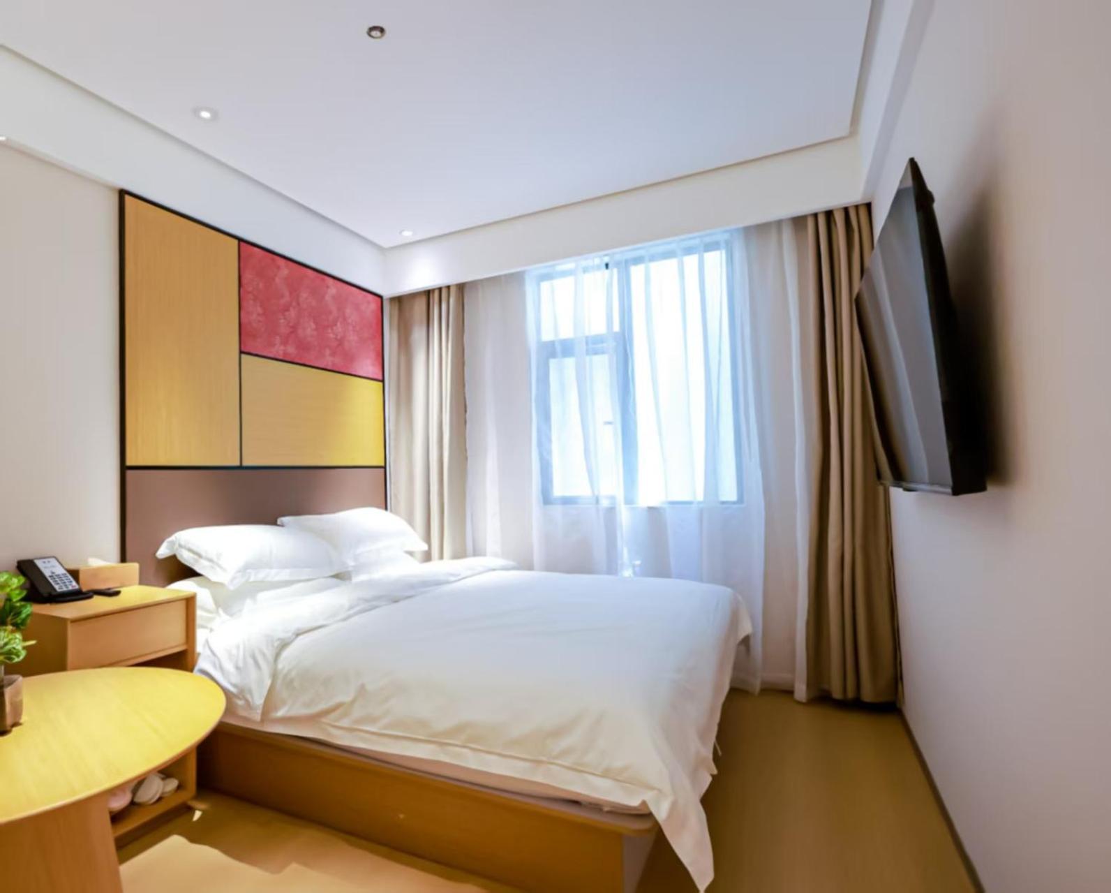 Floral Hotel *